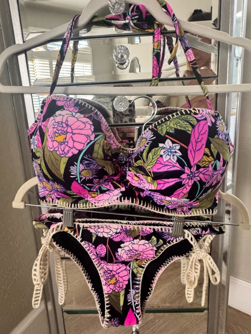 Victoria's Secret Bikini Set 32DD top & Size small string bottom